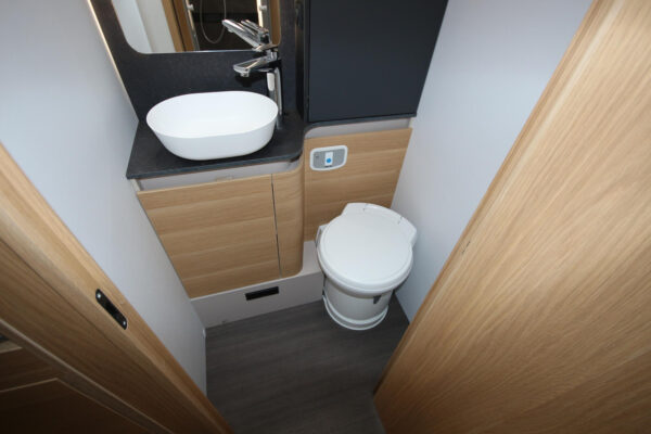 Adria Coral Plus 670 DL 2024 – Image 15
