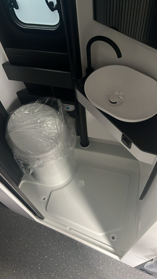 Adria Twin Edition 640SLB 2025 – Image 17