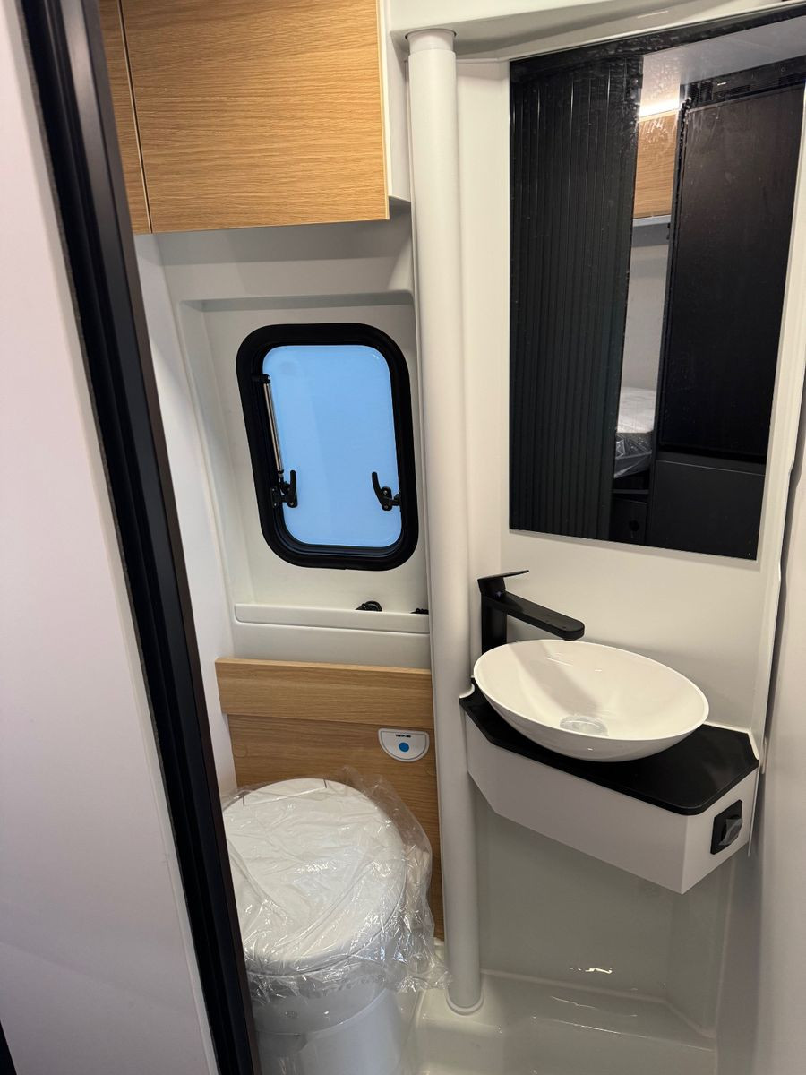 Adria Twin 640 SLB 2025 – Image 8