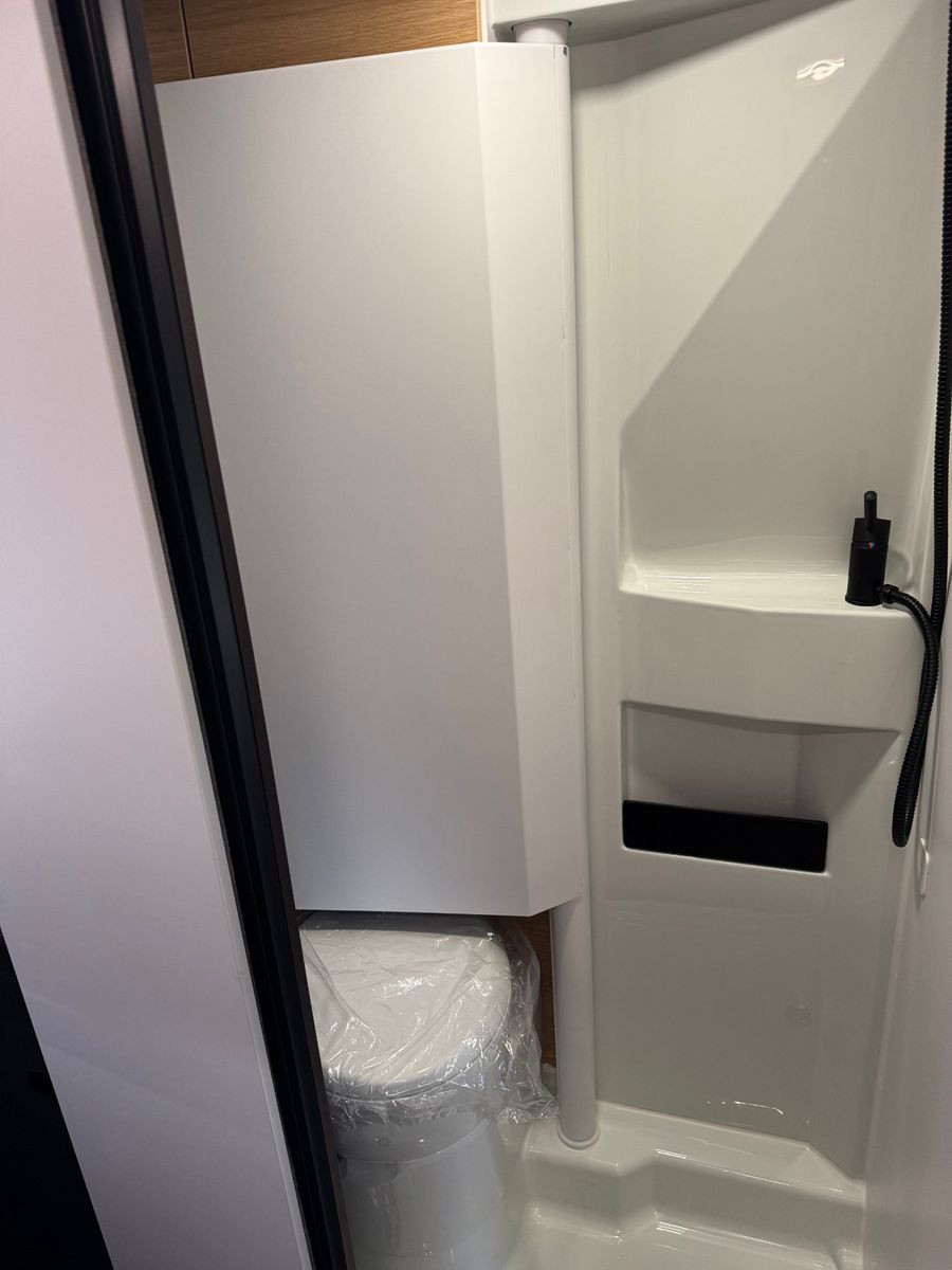 Adria Twin 640 SLB 2025 – Image 9