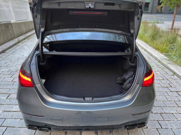 Mercedes-Benz C300e 2023 – Image 11