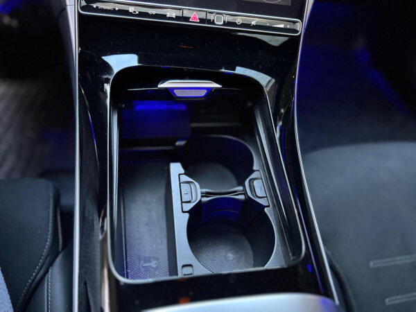 Mercedes-Benz C300e 2023 – Image 26