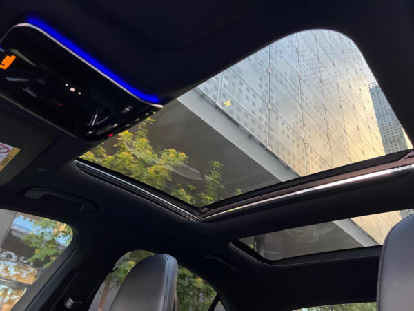 Mercedes-Benz C300e 2023 – Image 27