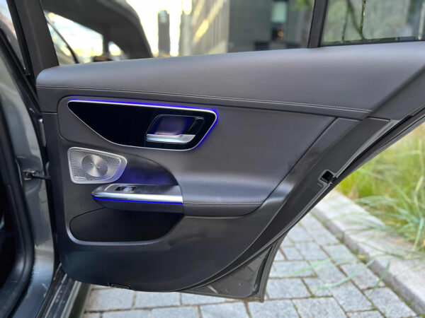 Mercedes-Benz C300e 2023 – Image 29