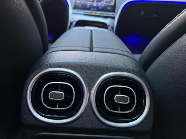 Mercedes-Benz C300e 2023 – Image 31