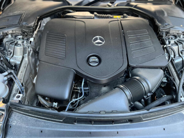 Mercedes-Benz C300e 2023 – Image 32