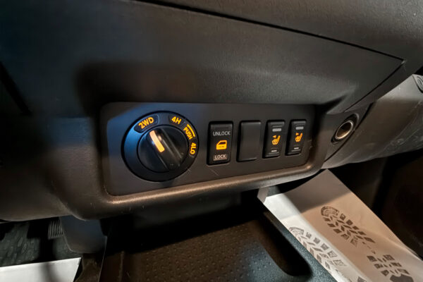Nissan Navara 2007 – Image 12