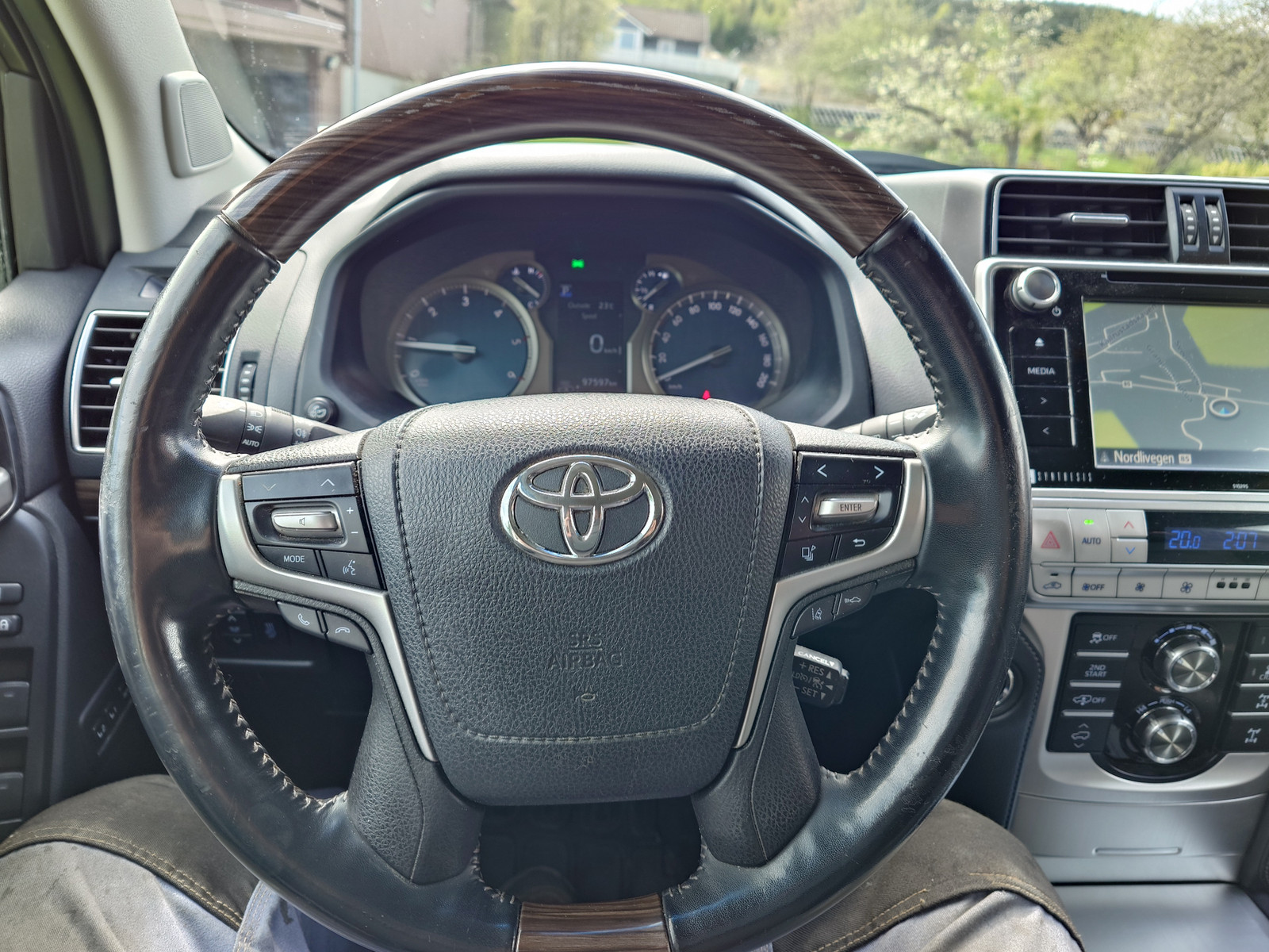 Toyota Land Cruiser 2019 – Image 11