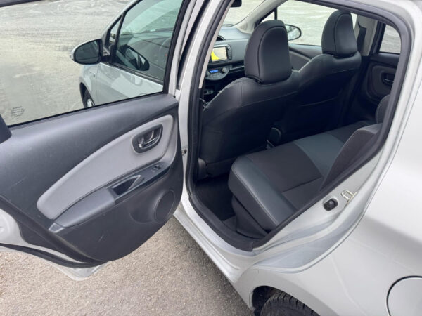 Toyota Yaris 2016 – Image 17