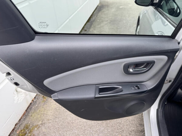 Toyota Yaris 2016 – Image 8