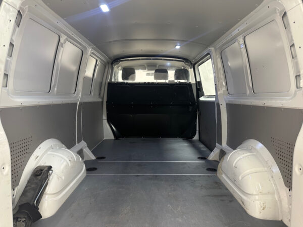 Volkswagen Transporter 2.0TDI 2017 – Image 6