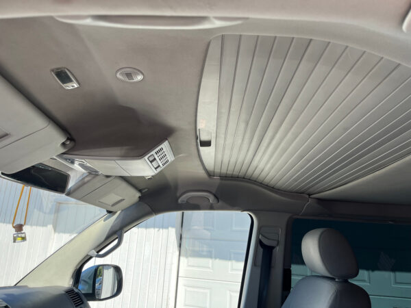 Volkswagen Transporter 2005 – Image 11