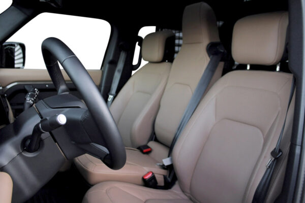 Land Rover Defender 3.0l 300ch X-HSE 2025 – Image 11