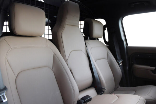Land Rover Defender 3.0l 300ch X-HSE 2025 – Image 14