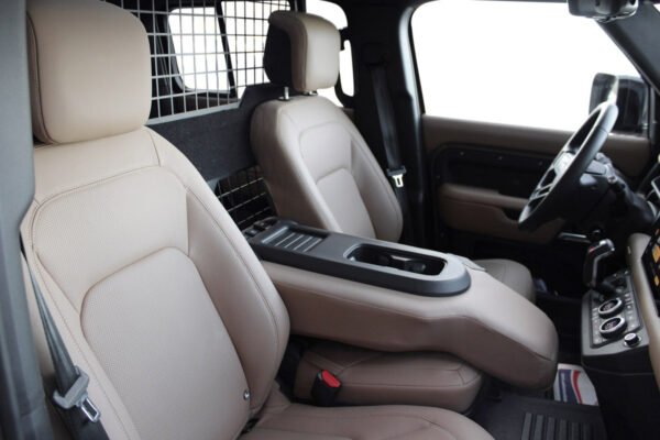 Land Rover Defender 3.0l 300ch X-HSE 2025 – Image 15