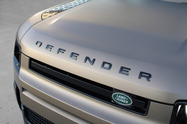 Land Rover Defender 3.0l 300ch X-HSE 2025 – Image 2