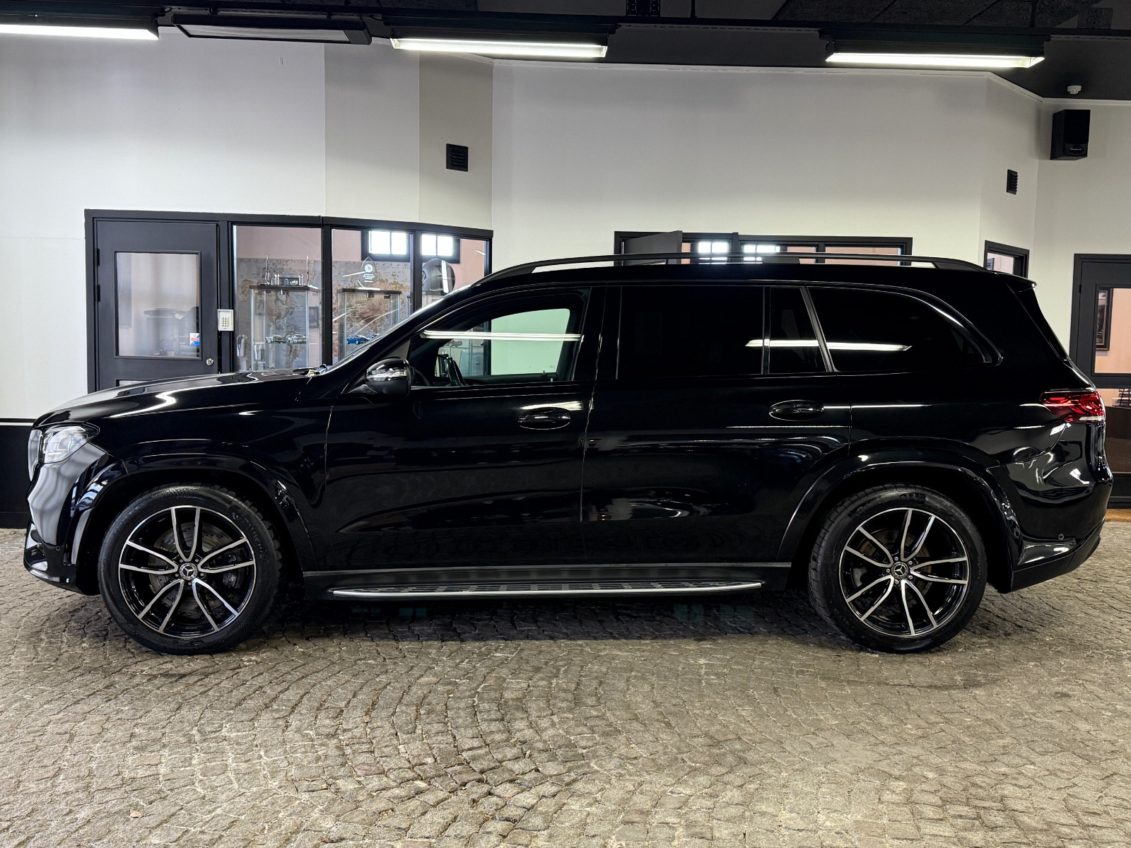 Mercedes-Benz GLS 350d AMG 2020 – Image 2