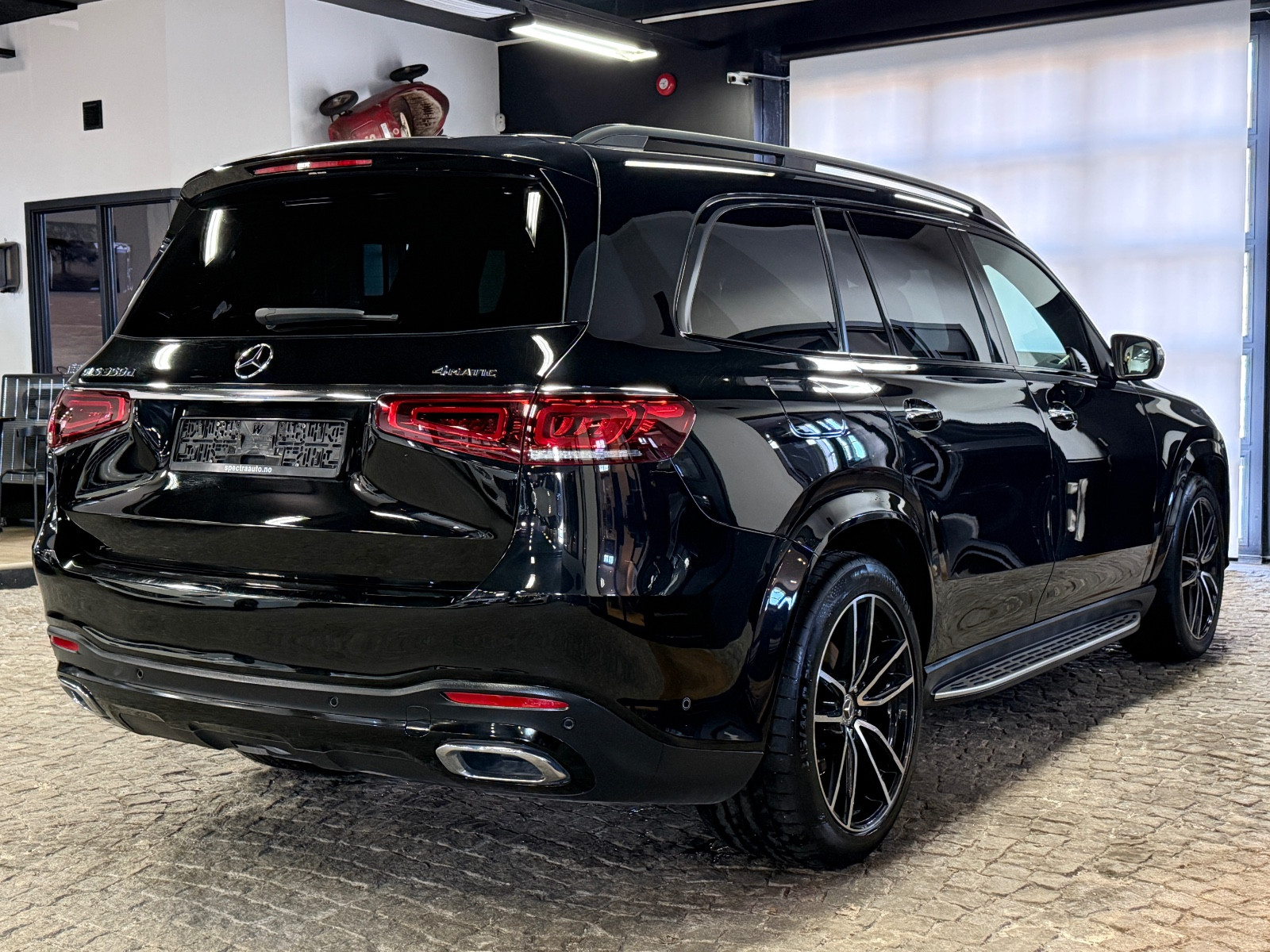 Mercedes-Benz GLS 350d AMG 2020 – Image 3