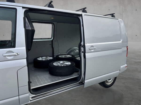 Volkswagen Transporter T6 2018 – Image 15