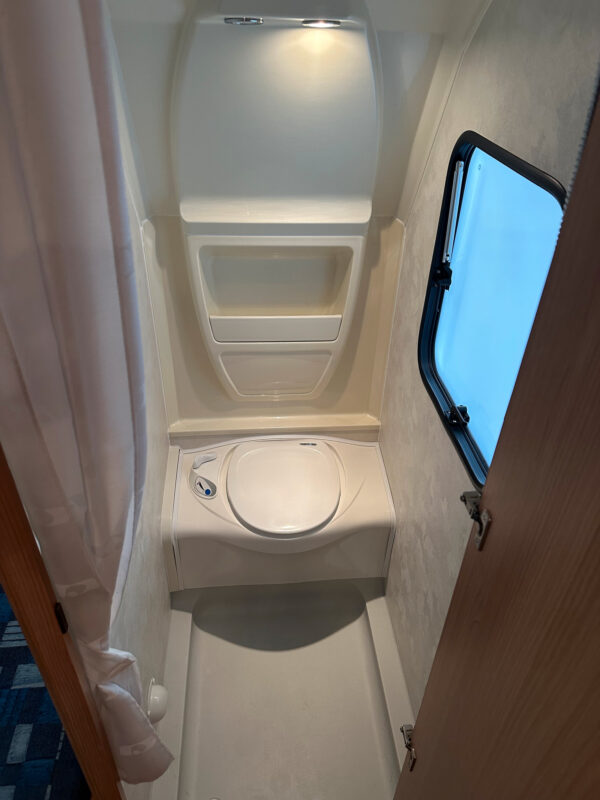 Adria Altea 462 2008 – Image 19