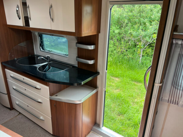 Caravane Hobby 540 KMFe PREMIUM 2014 – Image 2